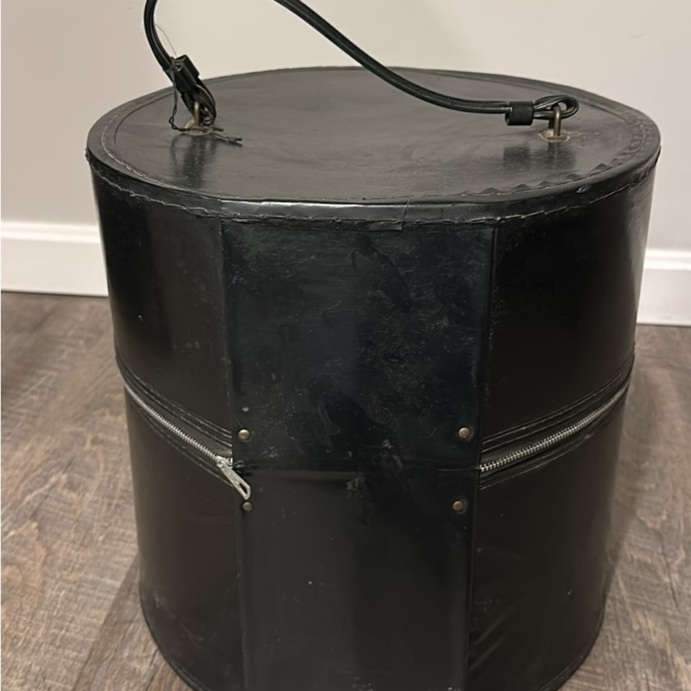 Vintage Black Round Leather Hat Box with zipper and handle - Picture 4 of 7